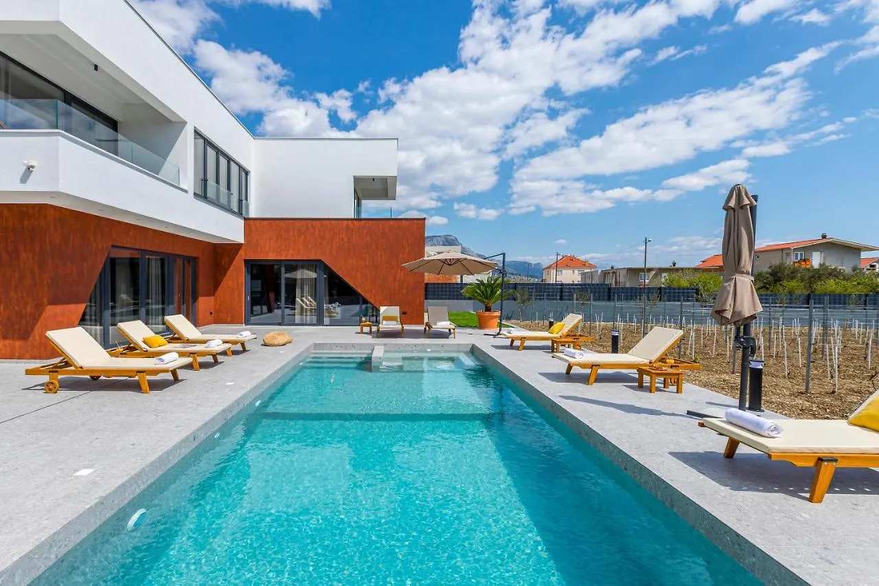 Villa Seven Hearts With Heated Pool And Private Basketball Playground Near Split Kastela Croatia