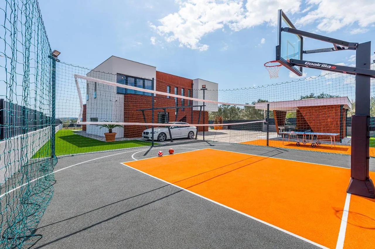 Villa Seven Hearts With Heated Pool And Private Basketball Playground Near Split Kastela