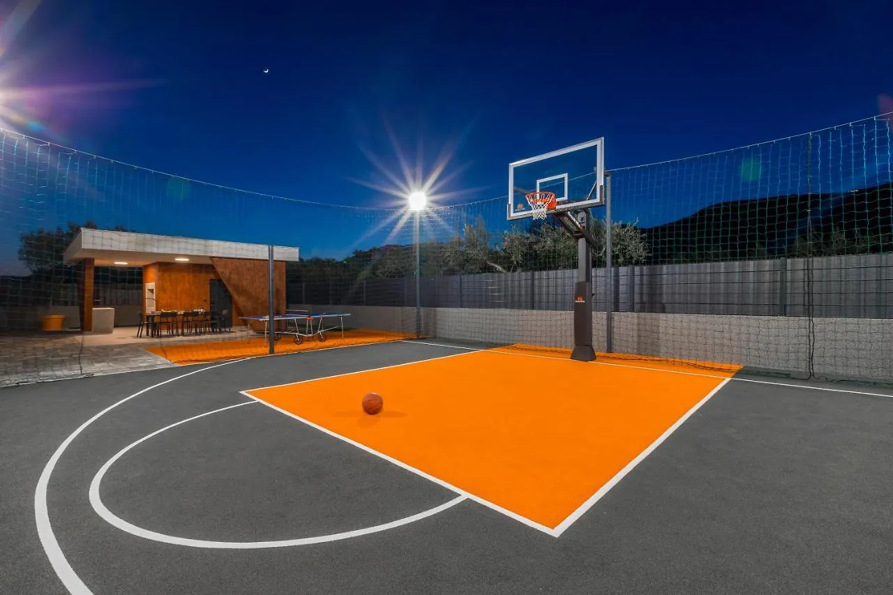 Villa Seven Hearts With Heated Pool And Private Basketball Playground Near Split Kastela