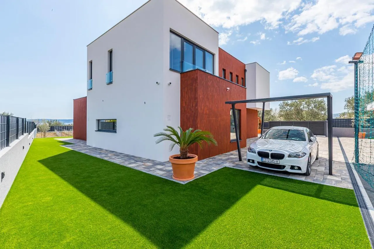Villa Seven Hearts With Heated Pool And Private Basketball Playground Near Split Kastela