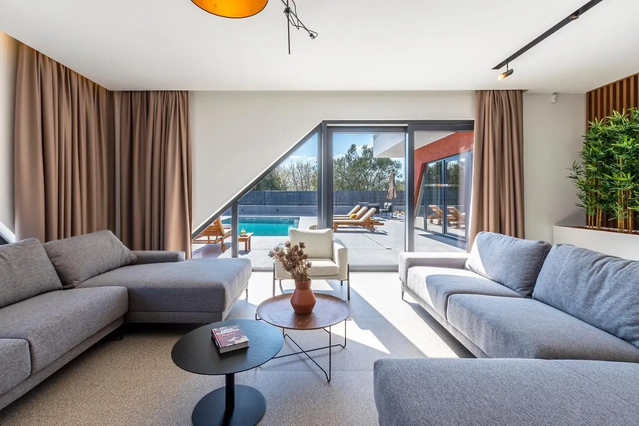 Villa Seven Hearts With Heated Pool And Private Basketball Playground Near Split Kastela