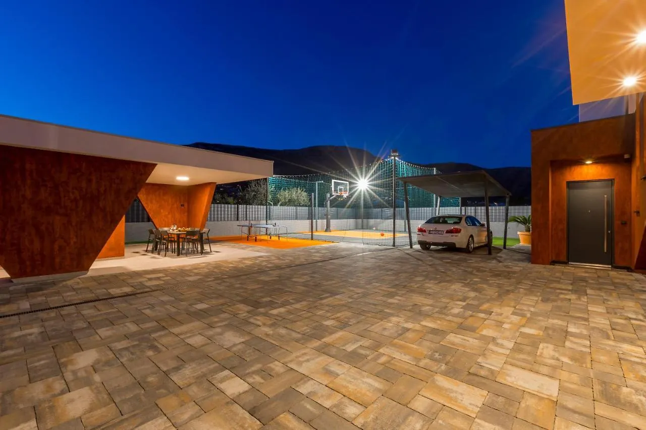 Villa Seven Hearts With Heated Pool And Private Basketball Playground Near Split Kastela