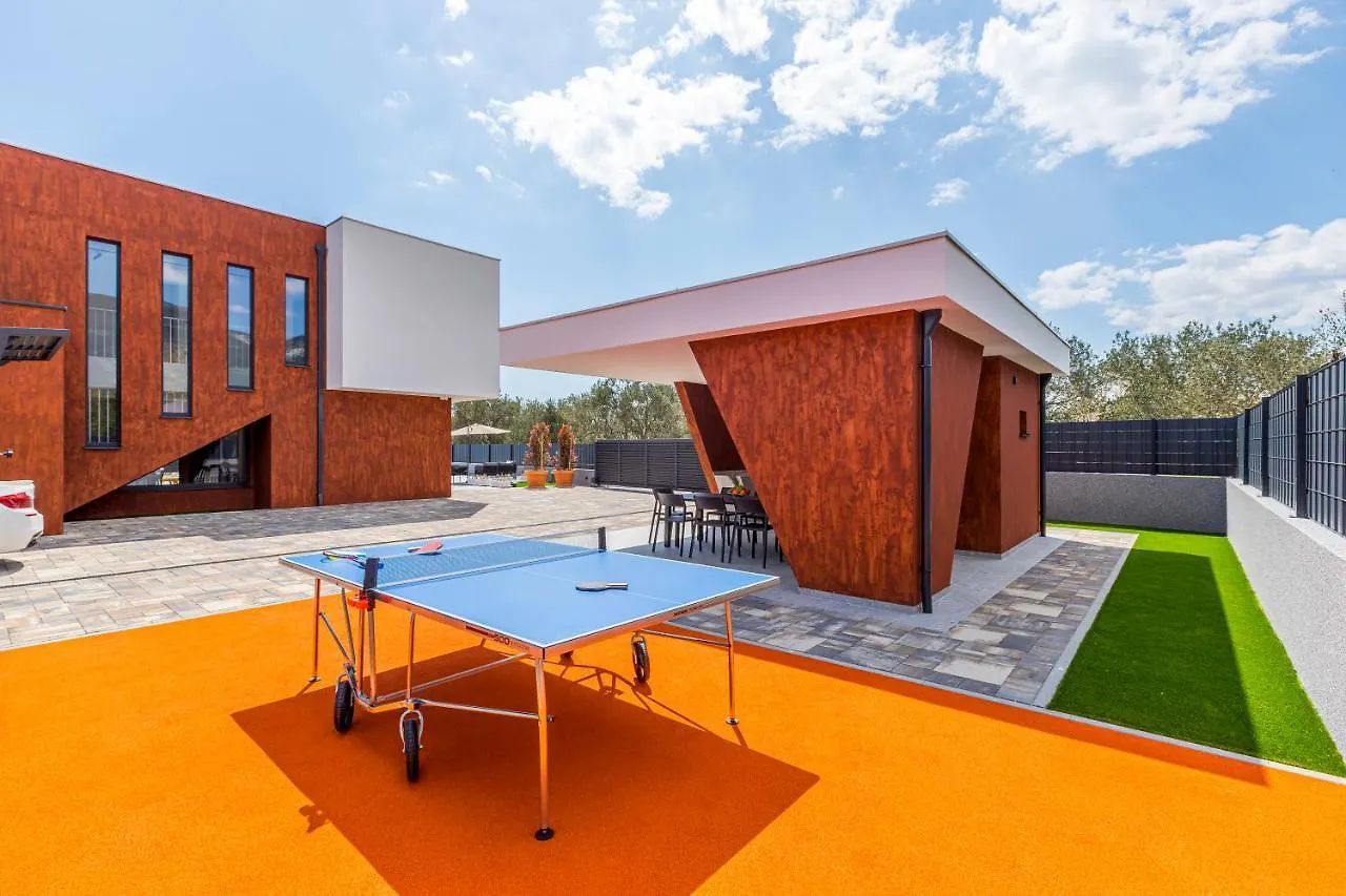 Villa Seven Hearts With Heated Pool And Private Basketball Playground Near Split Kastela