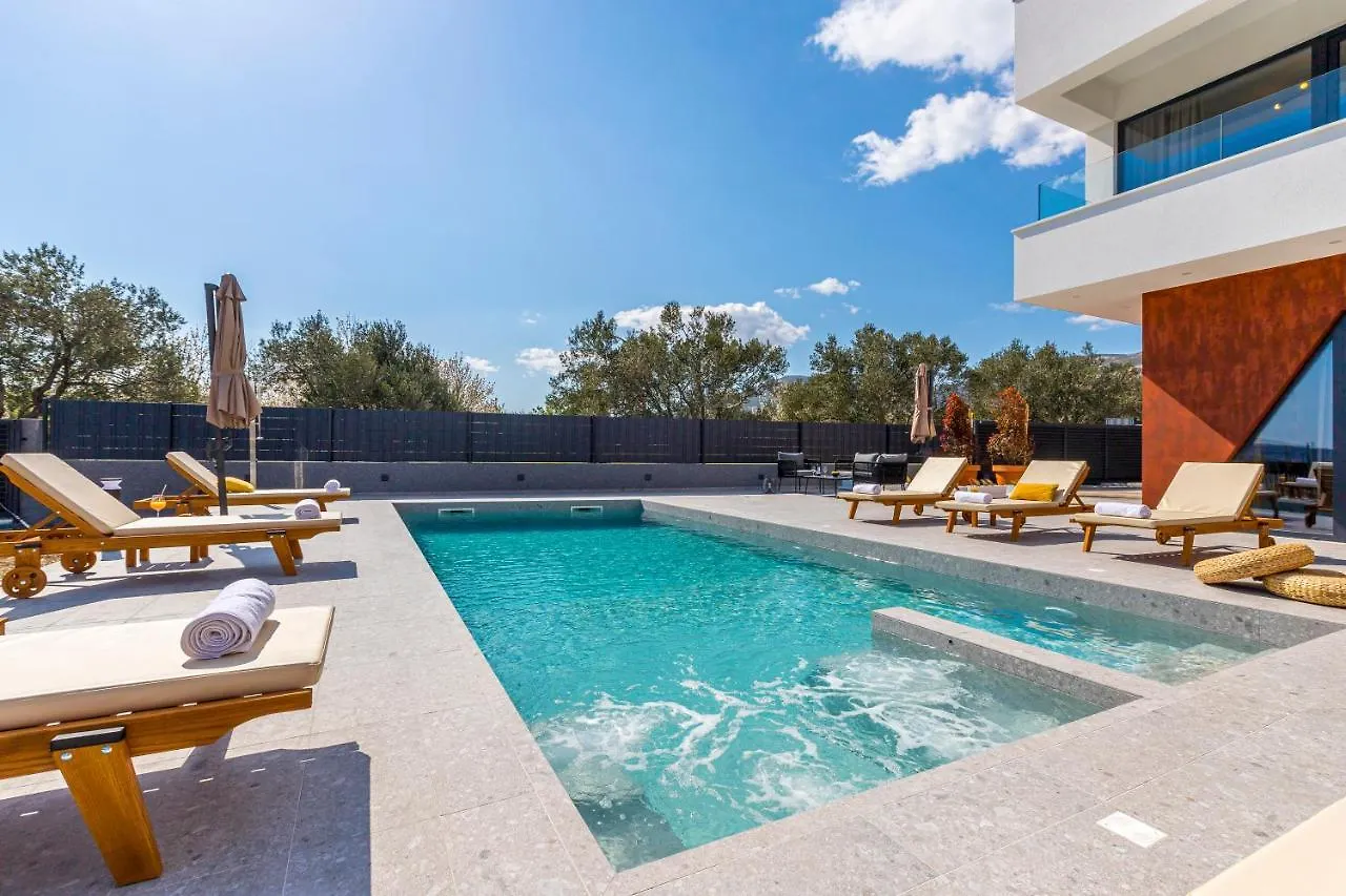 Villa Seven Hearts With Heated Pool And Private Basketball Playground Near Split Kastela 0*,