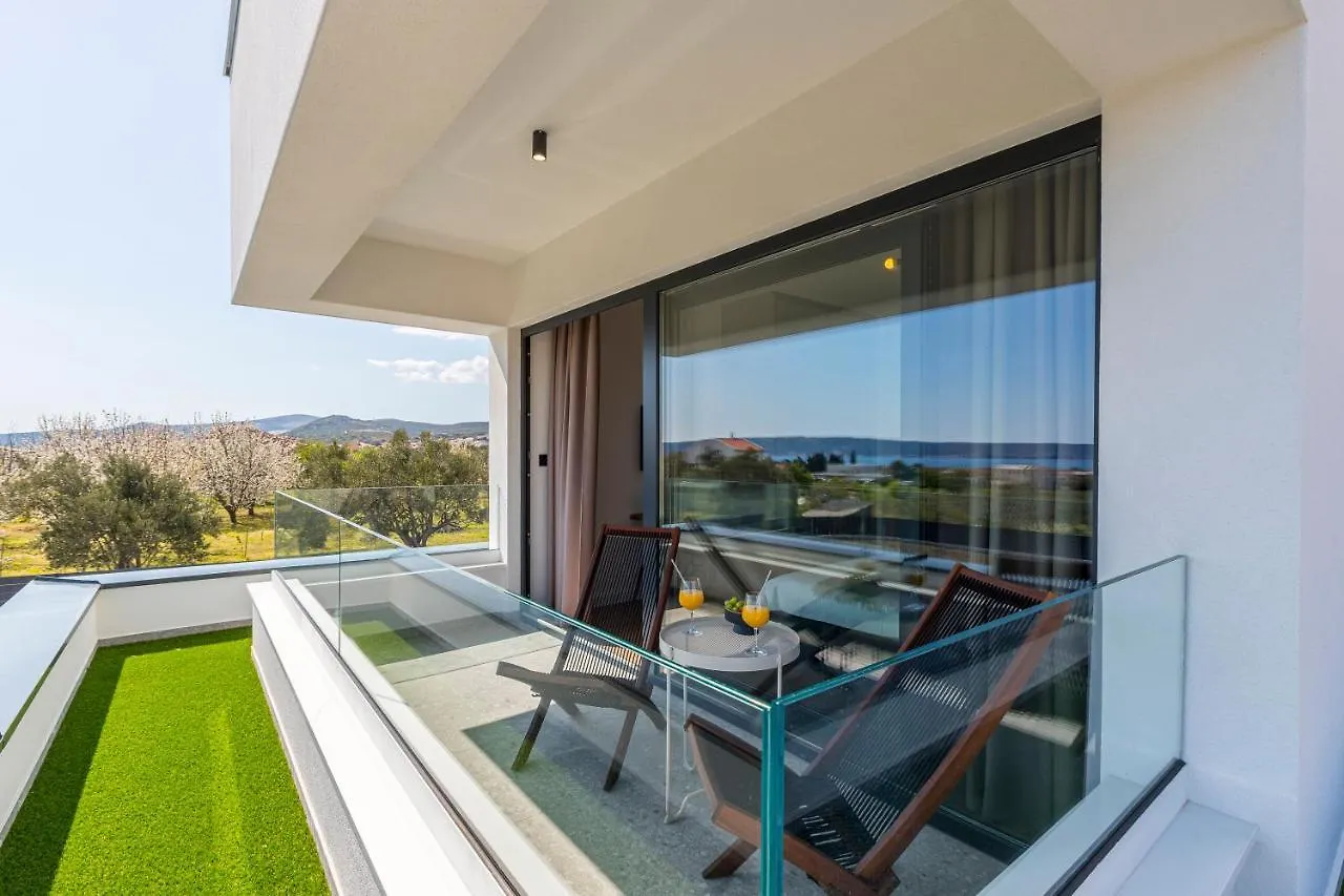 Villa Seven Hearts With Heated Pool And Private Basketball Playground Near Split Kastela