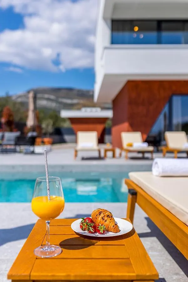 Villa Seven Hearts With Heated Pool And Private Basketball Playground Near Split Kastela