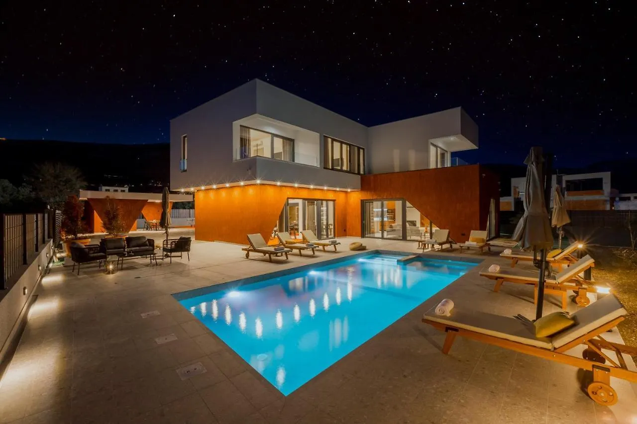 Villa Seven Hearts With Heated Pool And Private Basketball Playground Near Split Kastela Croatia