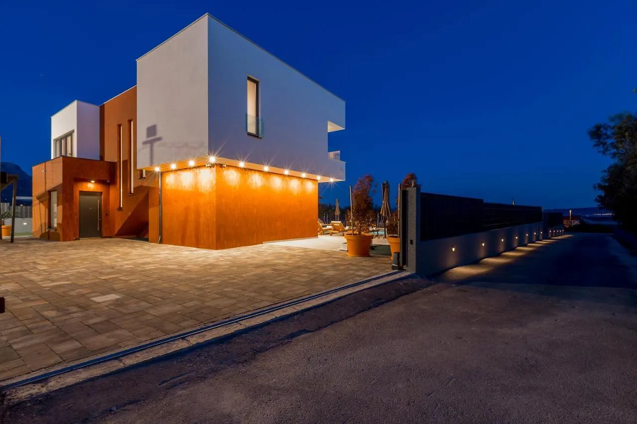 Villa Seven Hearts With Heated Pool And Private Basketball Playground Near Split Kastela Croatia