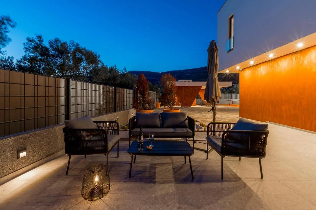 Villa Seven Hearts With Heated Pool And Private Basketball Playground Near Split Kastela