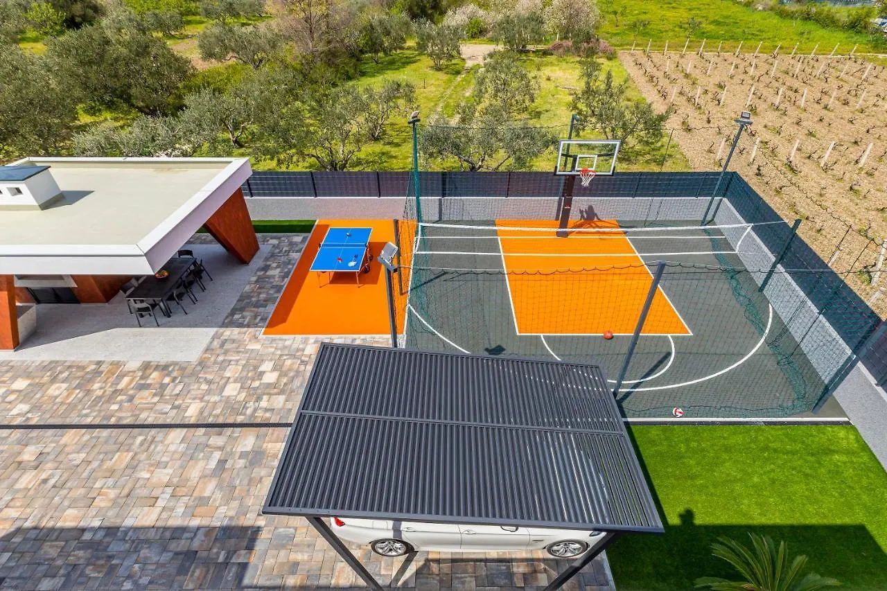 Villa Seven Hearts With Heated Pool And Private Basketball Playground Near Split Kastela 0*,