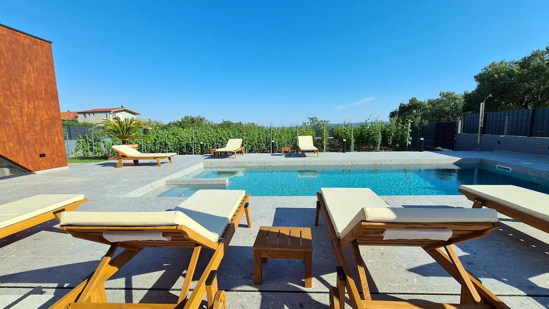 Villa Seven Hearts With Heated Pool And Private Basketball Playground Near Split Kastela