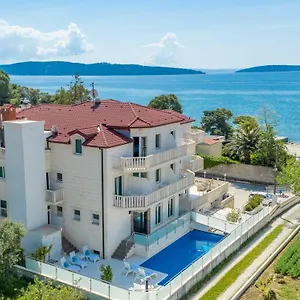 Riva With Swimming Pool Kaštela