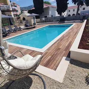 Mestrovic With Heated Swiming Pool- Near Split Kaštela