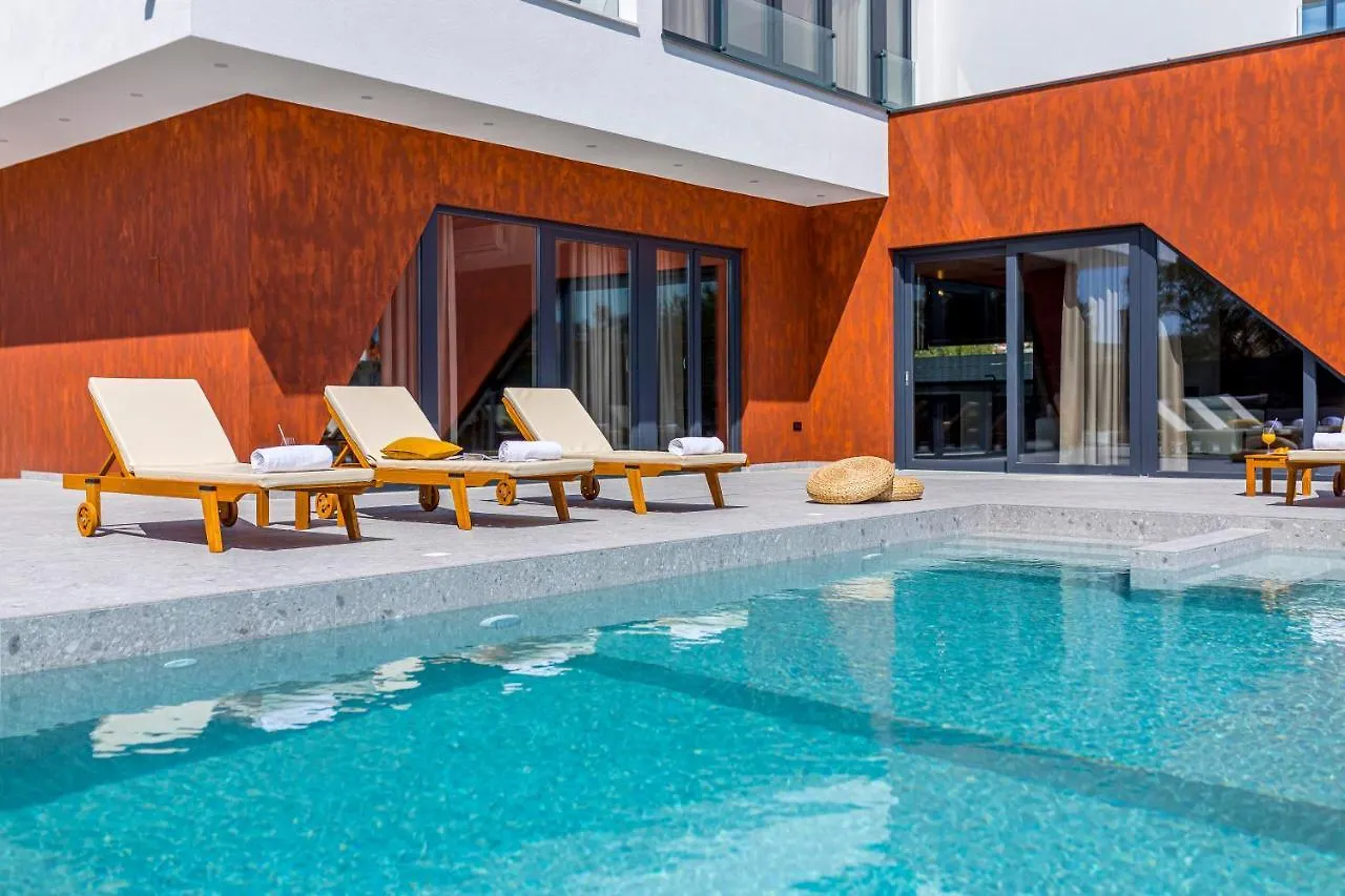 Villa Seven Hearts With Heated Pool And Private Basketball Playground Near Split Kastela